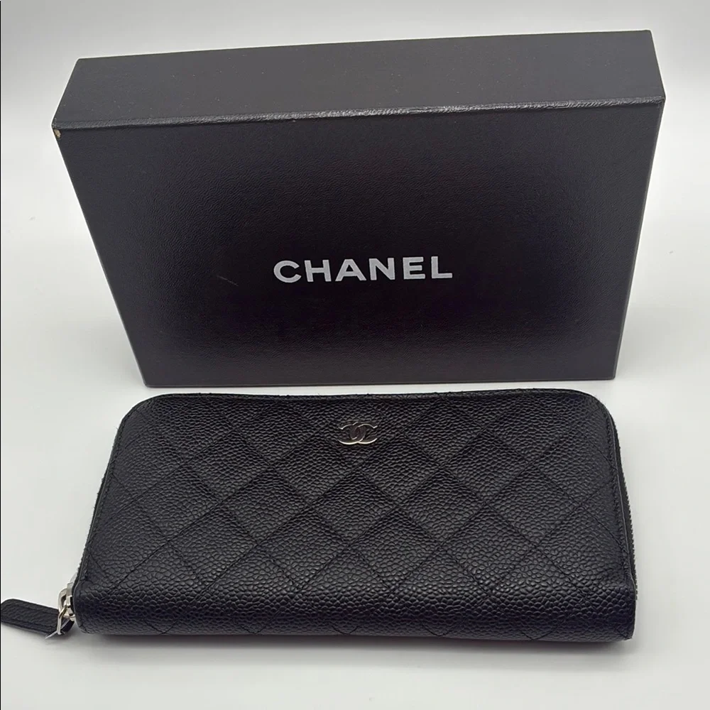 CHANEL CC BLACK CAVIAR QUILTED DIAMOND ZIPPY WALLET  SILVER HARDWARE W/ DUST BAG